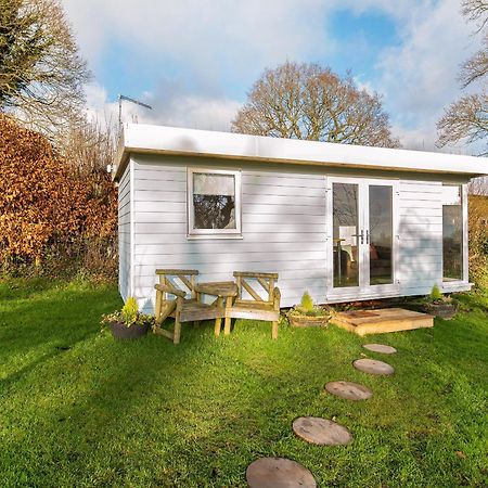 School Lodge Burwarton Экстерьер фото