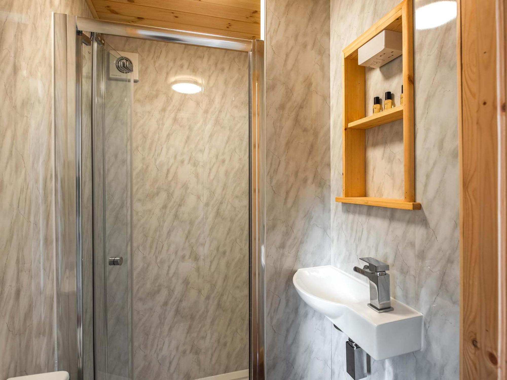 School Lodge Burwarton Экстерьер фото